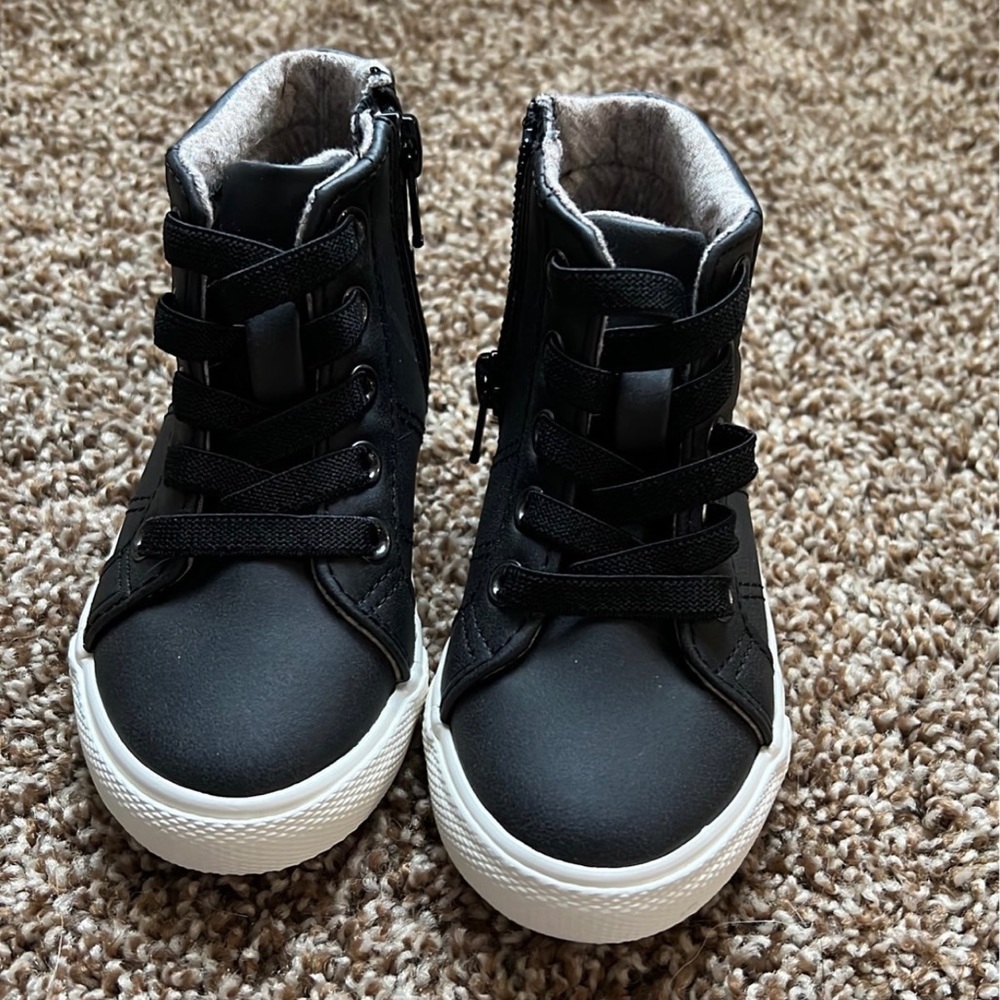 Toddler Shoes | Size 6